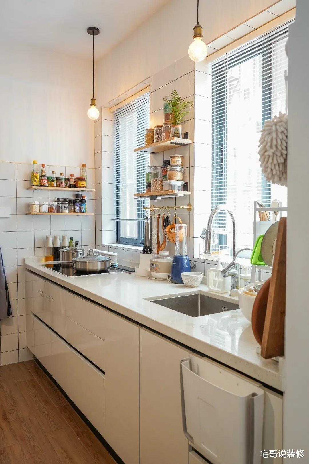 广州32岁小姐姐45㎡的家,虽满是杂物,却被打理得井井有条,羡慕