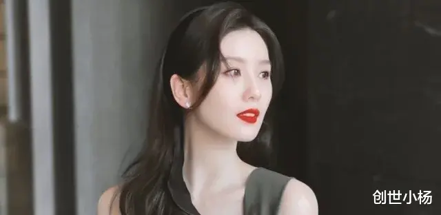 刘诗诗|刘诗诗在外吃甜品, 阳光照在脸上一瞬, 这皮肤颜色确定真实存在