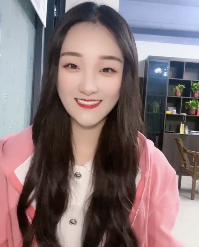 春晚|大衣哥登县级春晚,遭网友恶语相向,陈亚男打电话给朱之文拜年