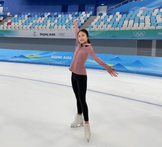 |中国花滑界开始内卷！朱易、陈虹伊隔空较量，冰迷：这波朱易完胜