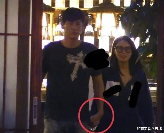 秋瓷炫|秋瓷炫深夜直播忽然流泪，于晓光坐在对面却无动于衷，网友：变了