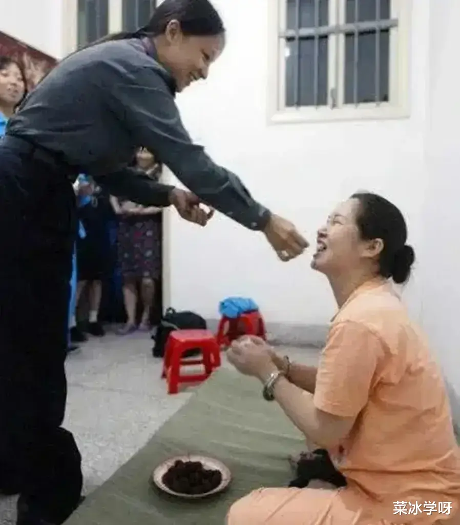 一名女毒贩临刑前的4个瞬间,看完让人泪目