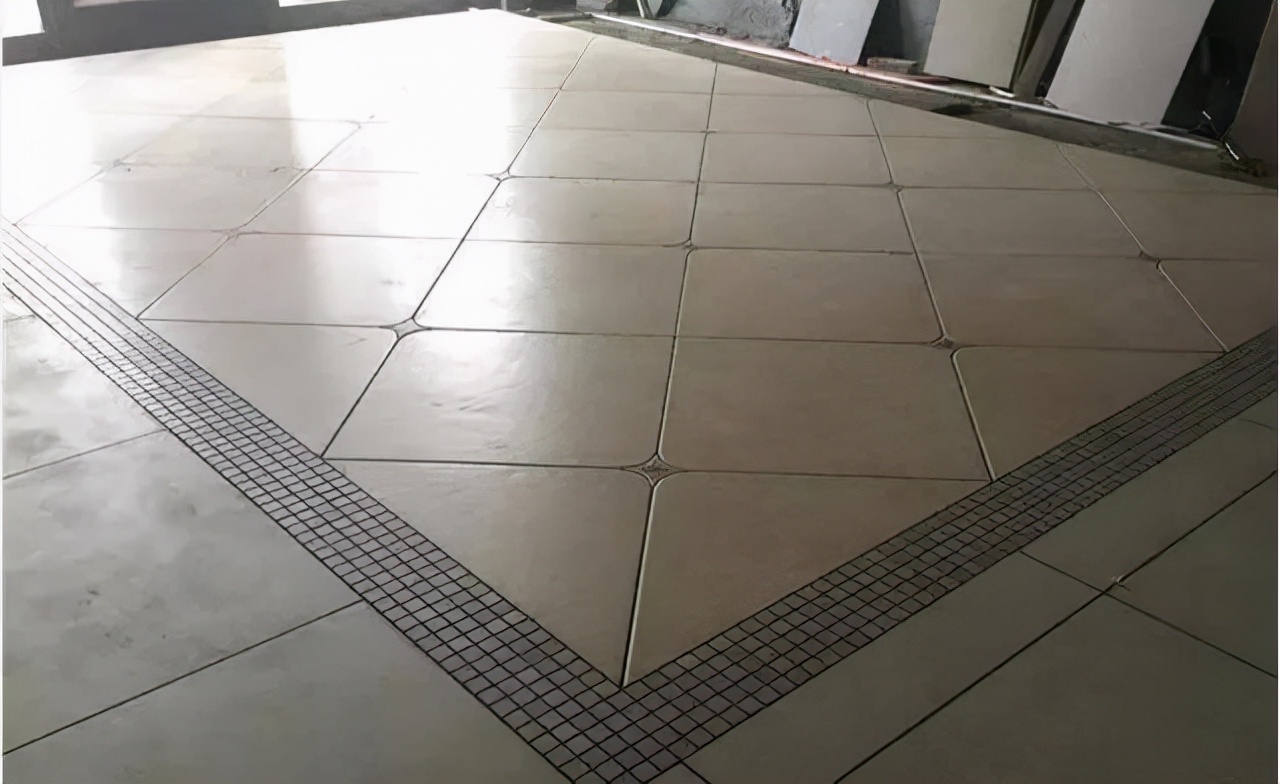 瓷砖怎样才显得有档次？师傅说：做上一圈波导线，不美不要钱