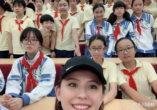 龙之家族|34岁未婚生子后爆火,如今拿下视后,网友:她的福气,果然在后头!