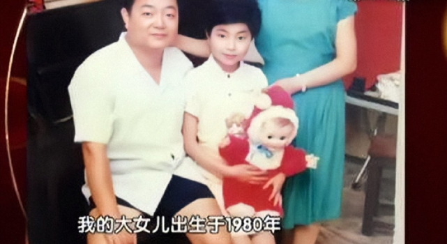 2010年,60岁大妈艰难产下双胞胎,11年后直言:有来生我不会再要