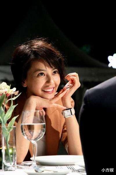 贾静雯|同为80、90年代人心目中的“女神”贾静雯和高圆圆,美的各有特色