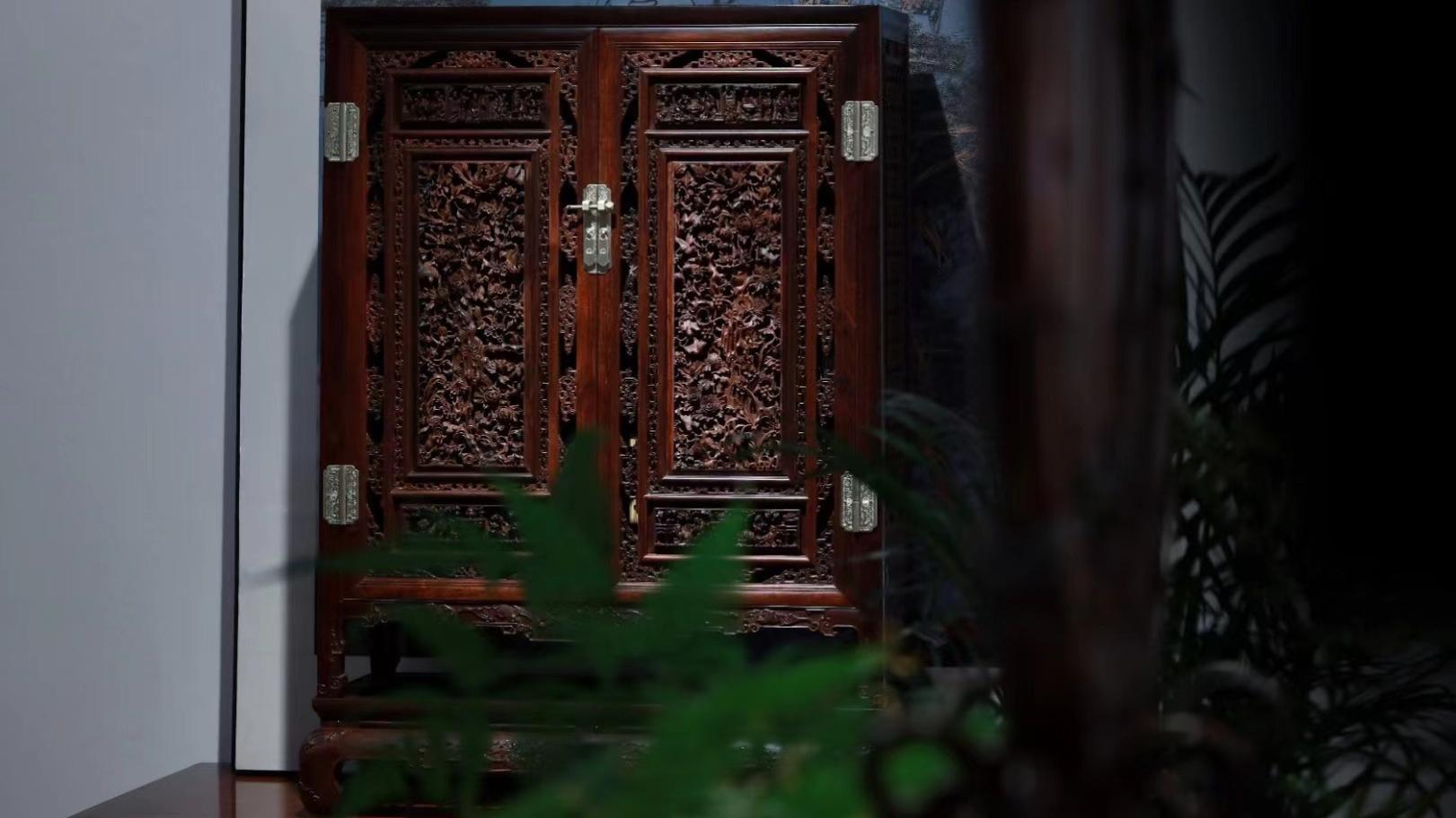 紫檀|文房珍赏佳器，紫檀雕花鸟纹，藏宝柜