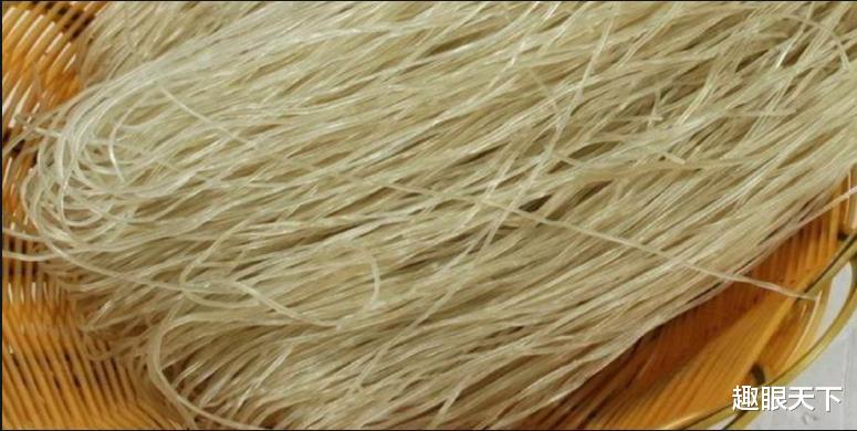 家有红薯粉条留心，抓紧用水泡3分钟，出现这情况早扔掉，别吃了