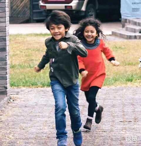 诺一|刘烨儿女演话剧，诺一霓娜眼神深邃，表演天赋强，舒淇都忍不住夸赞