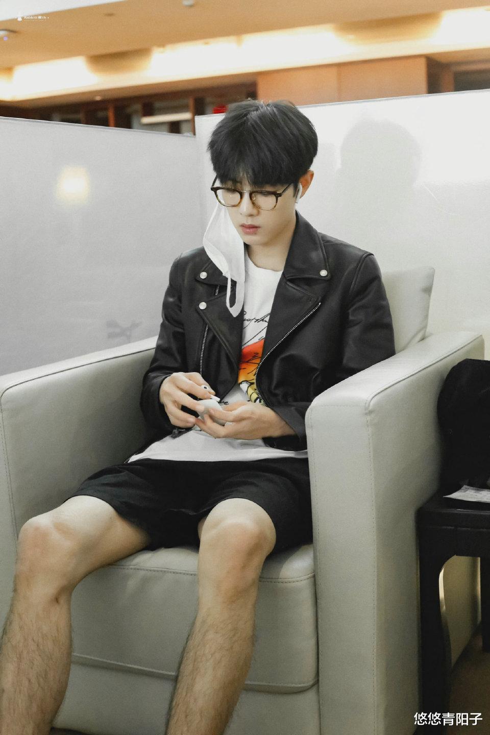 肖战|肖战商业大片全球出炉,罕见露腿惊到众人,网友:带刺的玫瑰!