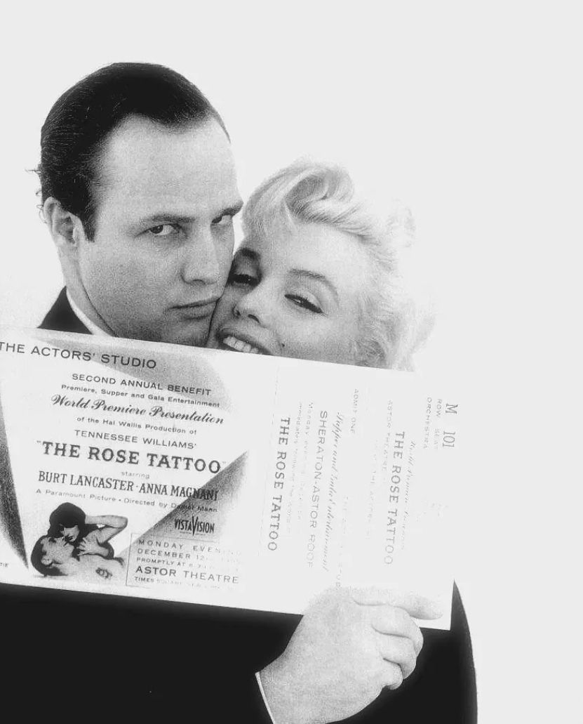 陈数|肯尼迪死后：杰奎琳和小叔眉来眼去，与马龙·白兰度“激情两夜”