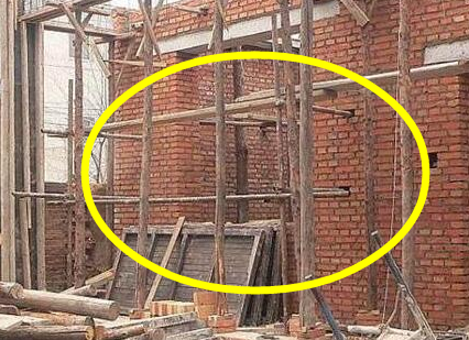 农村自建房的砖混房施工，明明错误，为啥还这么盖？莫名其妙！