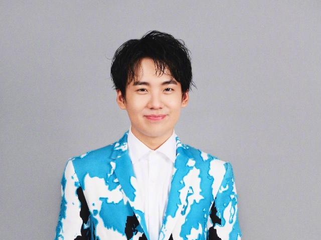 郭麒麟|郭麒麟荣登福布斯青年榜,学历被质疑,当年郭德纲为什么让他辍学