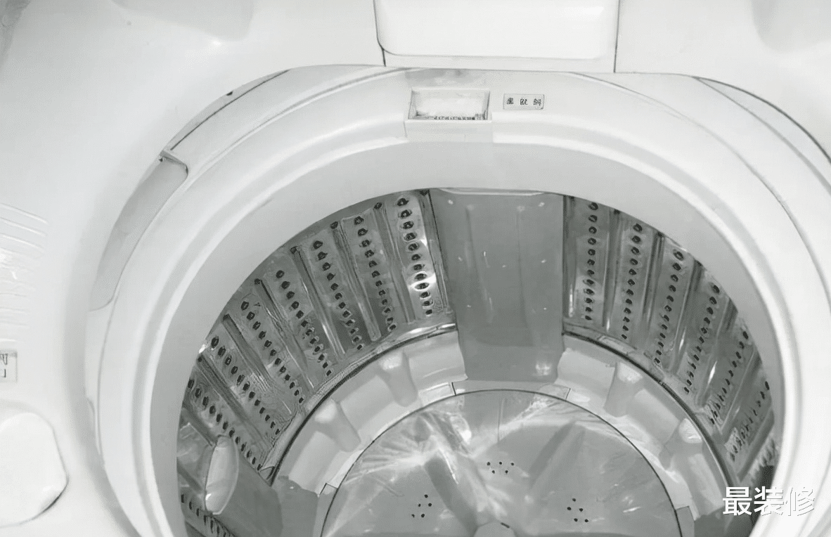 洗衣机藏着污垢开关，打开之后吓一跳，难怪衣服洗完又臭又脏！