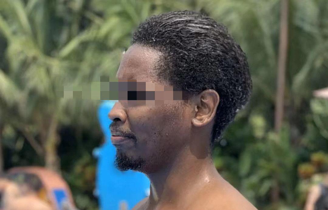 女孩|中国女网红炫耀黑人老公强壮 得意中非混血有优势 引发争论：太媚外？