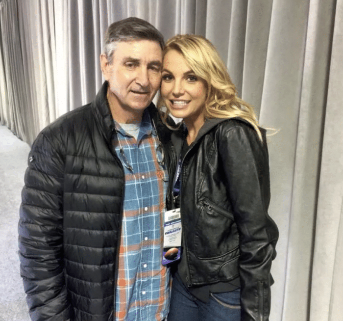 布兰妮·斯皮尔斯|40岁布兰妮宣布流产,自责官宣太早,怀孕早期仍玩海上运动项目