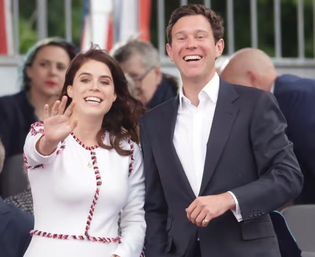 |尤金妮公主和老公婚姻四周年经历:双宿双飞、拜访哈里、两次损失