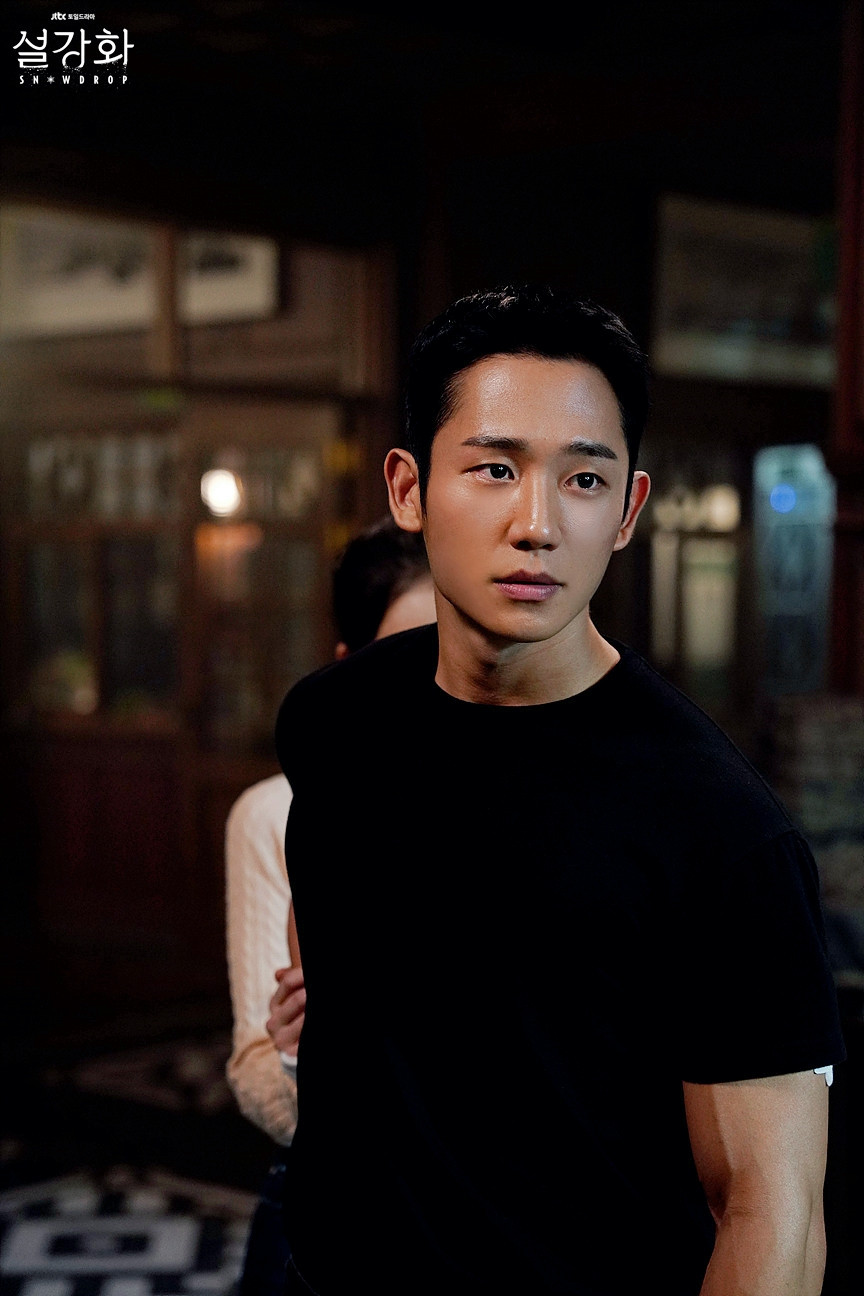 丁海寅|《二十五》南柱赫吻戏惹争议!没剧本运韩星,丁海寅、金南佶主演运都崩了