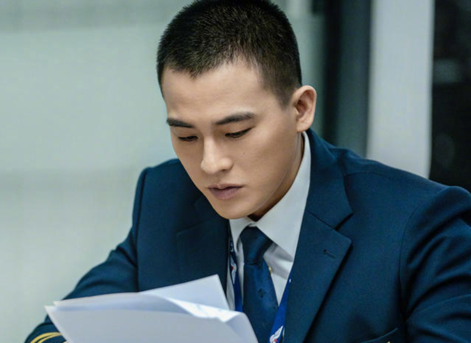 赵丽颖|《野蛮生长》剧照：34岁赵丽颖太养眼，看着比小5岁的男主还年轻