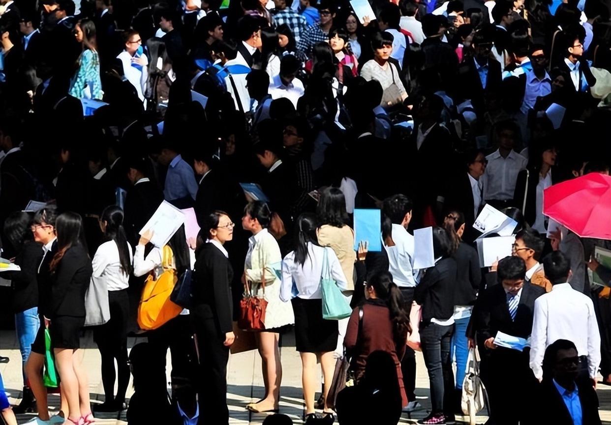 杭州|杭州一男子实习月薪9000，因不会word冒充中专学历！遭公司辞退！