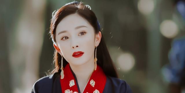 赵丽颖|《狐妖》后，赵丽颖《与凤行》同陷换人争议，网友评价好真实！