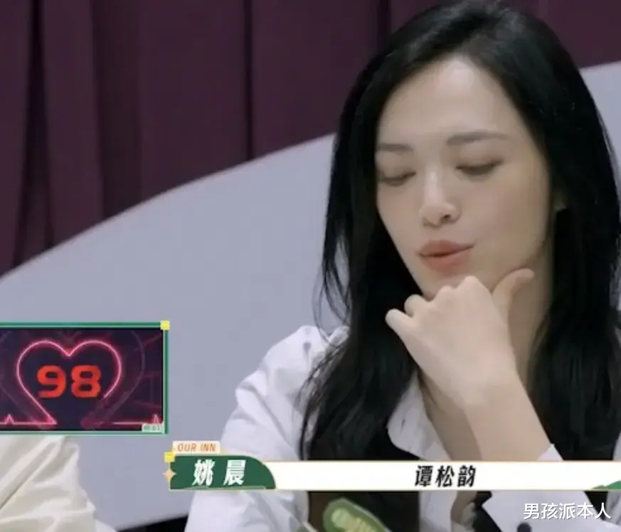 张新成|姚晨问张新成：“你合作过的女演员谭松韵、周雨彤、吴倩请排一个心动值的顺序。”