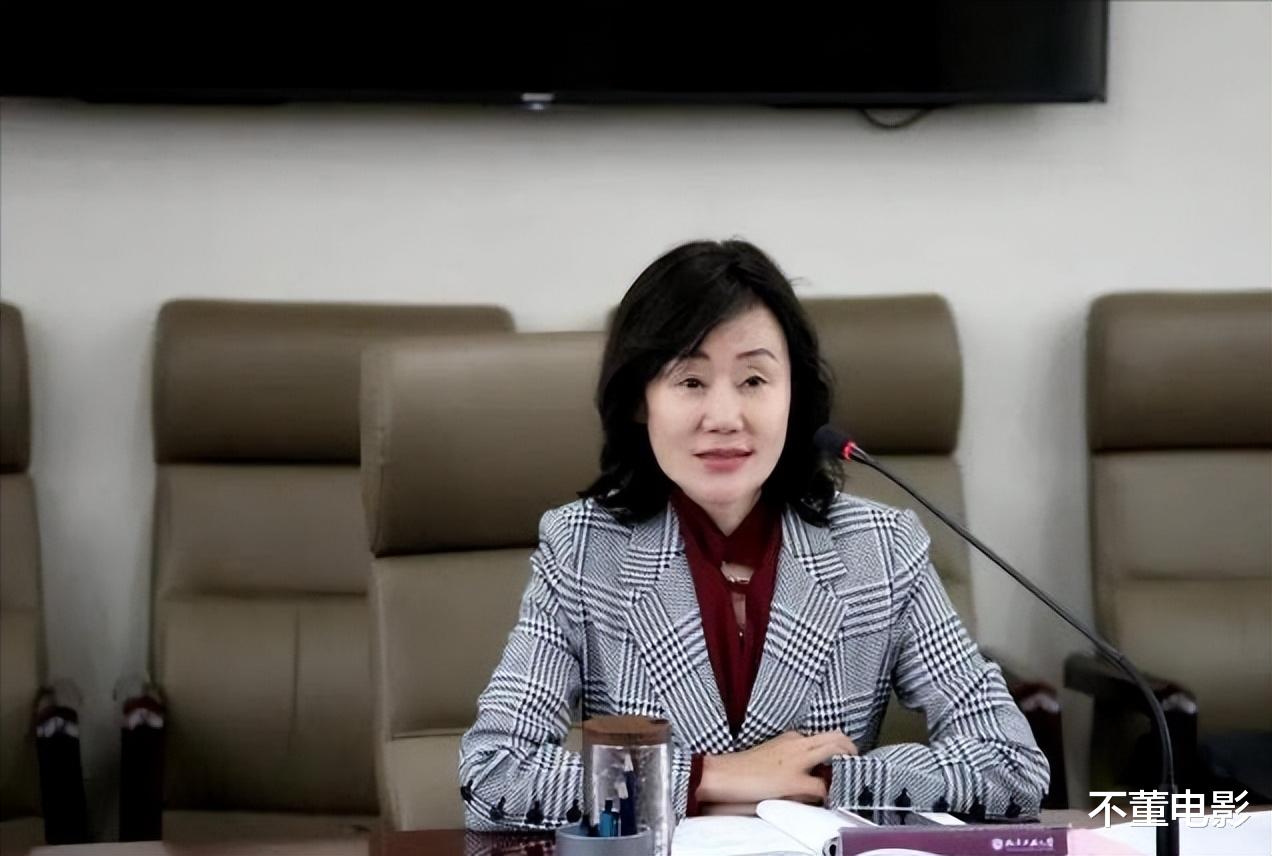 美女副校长落网:开跑车在学校高调进出,起底权色交易上位史!