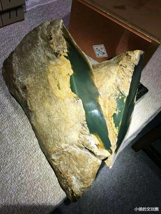 |长得和牛屎一样的原石,颜色比碧玉还多,一公斤却能卖80万!