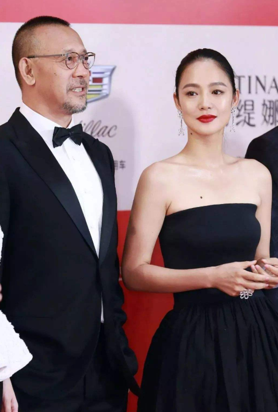 姜武|52岁姜武罕露面,外出剪头花费近两千,娶高中初恋低调幸福35年