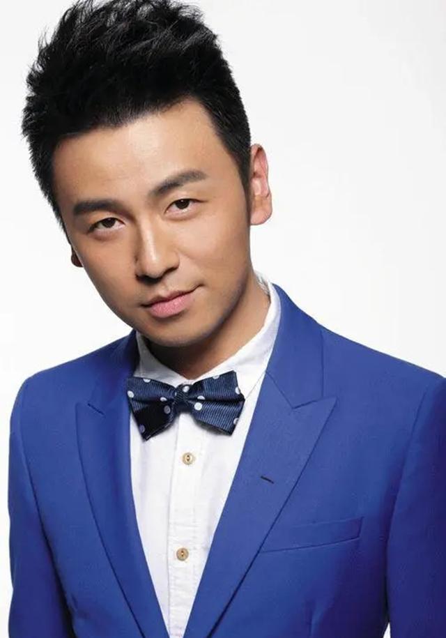 雷佳音|“大头”雷佳音为何出道18年一直零绯闻，看看妻子是谁就知道了？