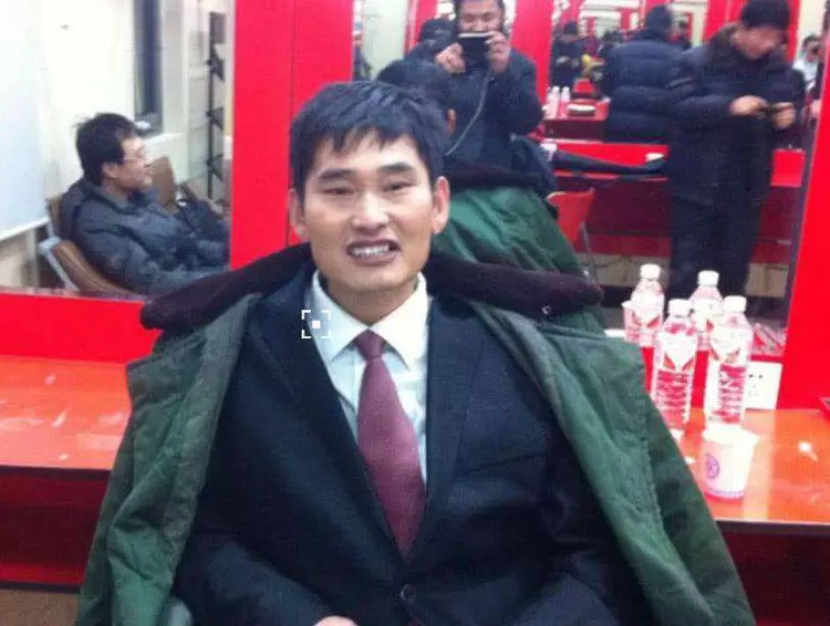 刘德华|贵州出了个“刘德华”,又唱又跳非常自信,网友:实在不像啊