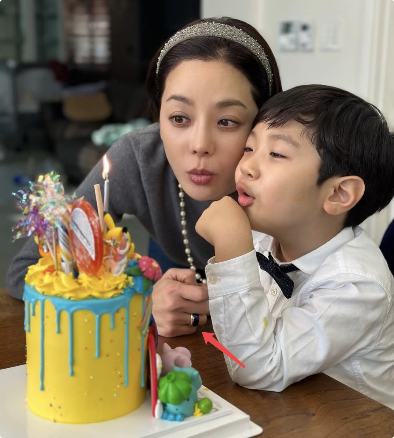 蔡琳|蔡琳为儿子庆生，高梓淇遥送祝福，女方无名指戴戒指疑有新恋情