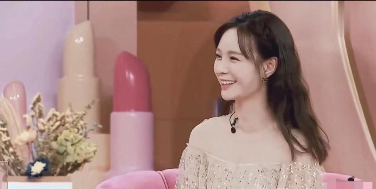 沈梦辰|沈梦辰杜海涛官宣结婚!爱情长跑9年修成正果,手上鸽子蛋好夺目