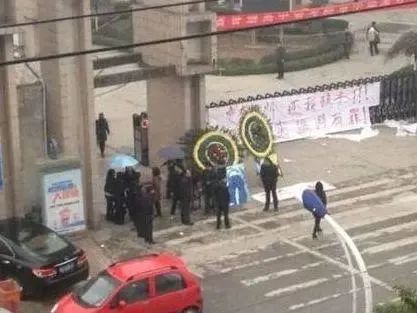 上海女研究生自杀事件:与水蛭母亲的变态共生
