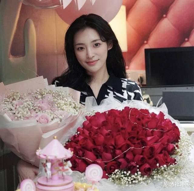 任嘉伦|TVB著名港姐小花被曝脚踏两只船，感情生活混乱，与两男子纠缠不清