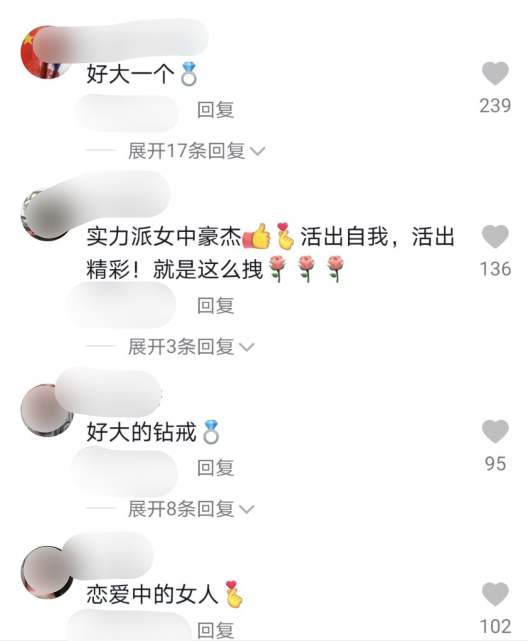 李湘|李湘被正式求婚了?右手无名指戴超大钻戒,屏幕写满“爱”疑官宣