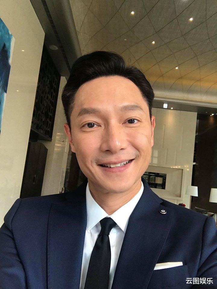 肖战|谢祖武一家近况，与妻子结婚20年仍恩爱，19岁帅气儿子考入戏剧系