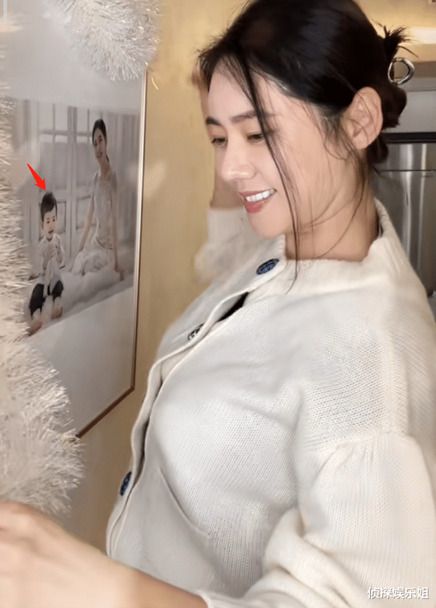 秋瓷炫|秋瓷炫元旦晒老公视角,小腹隆起好似怀二胎,儿子正脸曝光颜值高