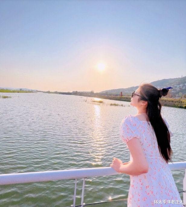 中国女篮|中国女篮27岁女神晒美照！白色长裙+大长腿身材出众，至今仍单身