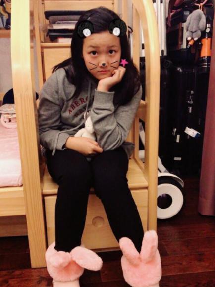 晒晒李静现实的豪宅,家里做旋转式楼梯,房间还是上下床