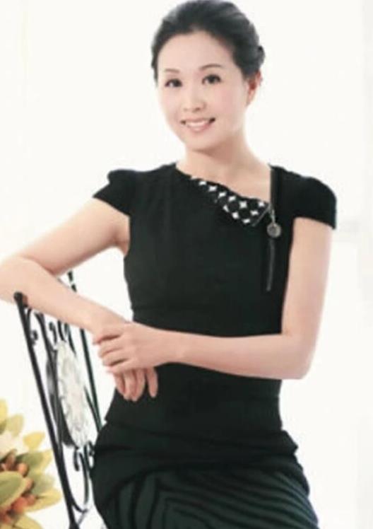 黄菡|“非诚勿扰”黄菡：老公是我同学，31年恩爱如初，今女儿成她骄傲