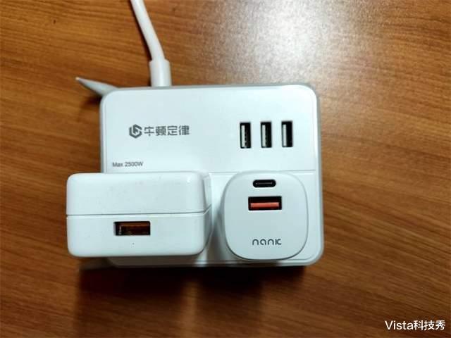 充电器|可同时快充两台设备的精致小巧充电器-南卡C2 20W迷你PD充电器