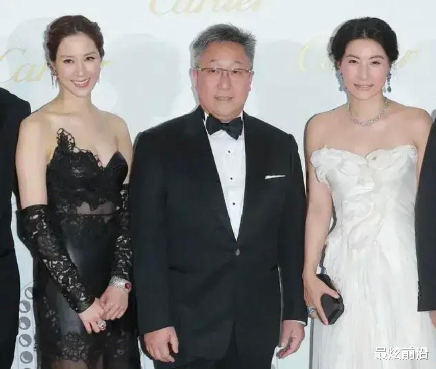 郭晶晶|40岁郭晶晶遇到小一岁贵妇徐子淇，同穿抹胸礼服裙，谁更有气质