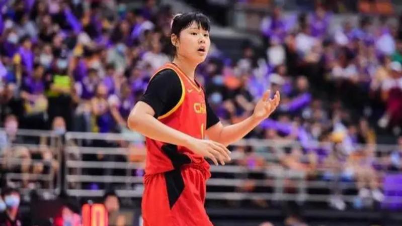 中国女篮|艳惊四座！227cm神塔崭露头角，年仅16岁，单场狂轰46+，未来可期