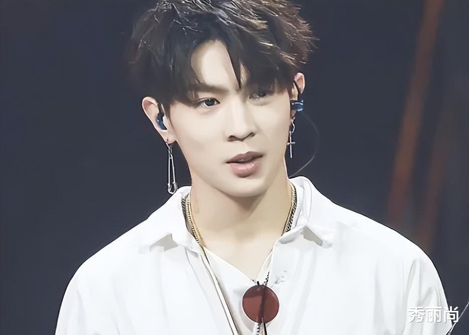 看似“平平无奇”，实则家世显赫！这12位明星的父母富得流油