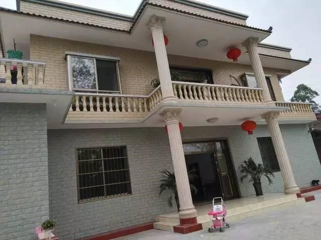 第一次去女朋友农村老家,被她家独栋别墅吓到,厨房你可能没见过