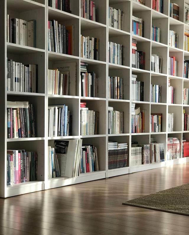 夫妻俩坚持丁克,129不多添置一件家具,沙发也不要,生活很随心