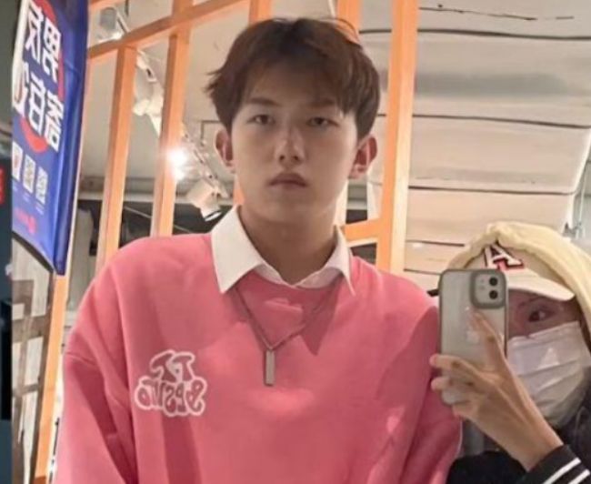 官宣|小鱼海棠官宣订婚后,男方身份被扒,素颜照被吐槽太丑