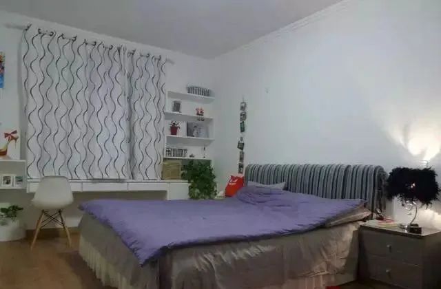 112平新房入住半年,一进门走廊吊顶漂亮极了,卧室更挑不出毛病