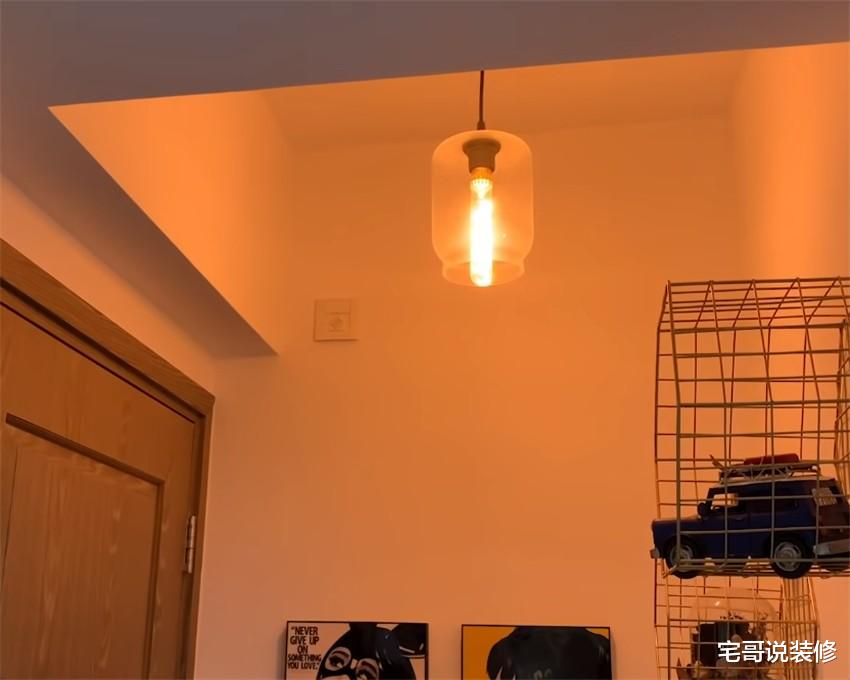 香港90后姑娘买下32㎡“老破小”,“穷装”翻新,网友:真是服了